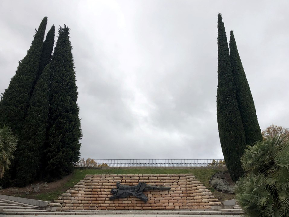 Monumento a los caídos en el cuartel de la montaña. Parque del Oeste de Madrid