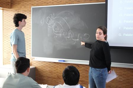 En este taller se analizarán los ordenadores desde una perspectiva matemática