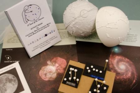Imatge materials "L'univers a les teves mans"